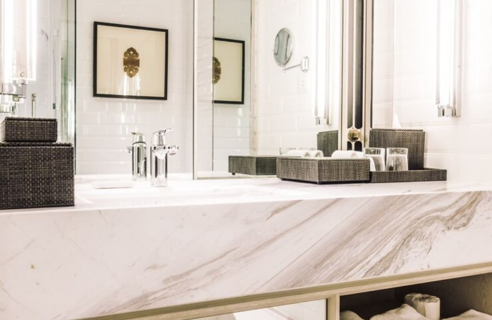 modern farmhouse bathroom